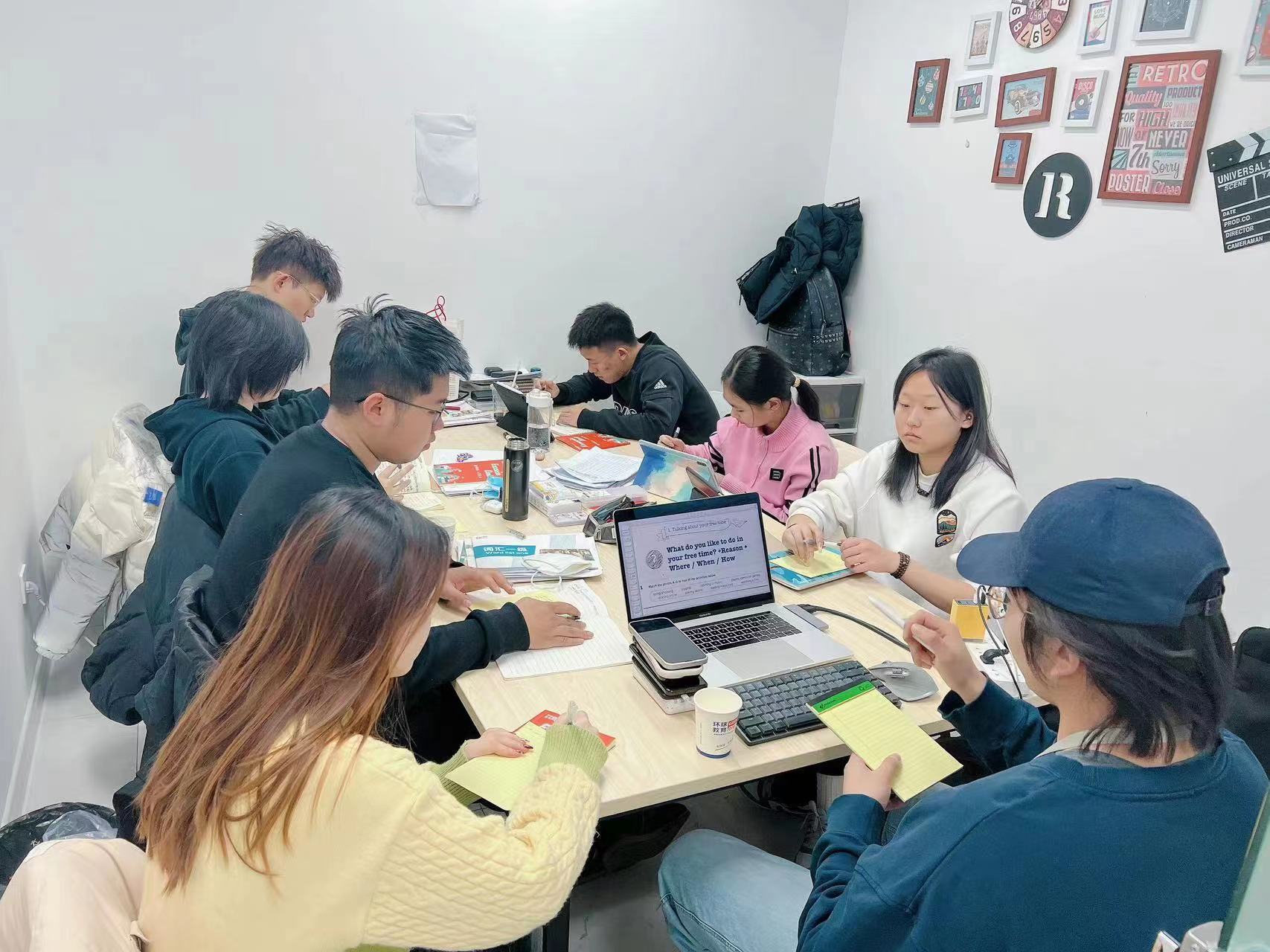 如何利用語(yǔ)言表現(xiàn)的多元化為雅思寫(xiě)作增色